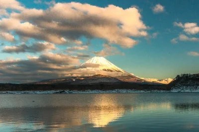Entdecke kawaguchiko mit einem erfahrenen einheimischen, spaziere durch uralte wälder, genieße geheime mt. fuji-seeblicke und erkunde mystische höhlen. inklusive abholung.