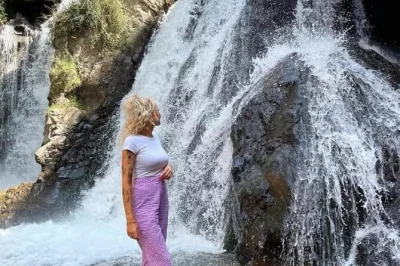 Descubre marrakech y comparte té de menta con bereberes, camina hasta las cascadas del valle de imlil y disfruta un almuerzo con vistas al toubkal. incluye recogida y guía local.