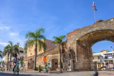 Feel the city’s pulse on a guided bike tour through santo domingo’s colonial zone, seaside walls, and lively plazas. includes local guide, water, and easy start point.