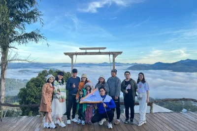 Da lat, alba tra nuvole sulle colline nebbiose, passeggiata a cau dat tea hill, assaggio di fragole fresche e relax in un caffè tipico. include pick-up e colazione.