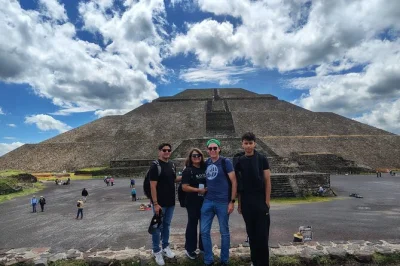 Évitez la foule à teotihuacan avec un départ tôt depuis mexico, une balade guidée sur l’avenue des morts, sans détour commercial — juste l’histoire pure.