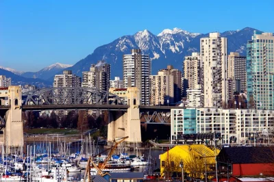 Scopri vancouver con i sentieri di stanley park, i mercati di granville island e il ponte sospeso di capilano—con pick-up in hotel e guida locale.