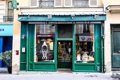Erlebe das lebendige black paris mit einem lokalen guide – von berühmten cafés über bunte viertel bis zu buchläden und einem gemeinsamen afrikanischen essen. inkl. metro-ticket & frühstück.