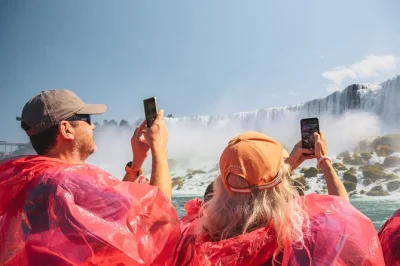 Vivi l’emozione di una gita in barca alle niagara falls, cammina dietro le impetuose horseshoe falls e salta le code con una guida locale. biglietti e sconti inclusi.