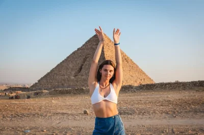 Siente la energía milenaria de las pirámides y la esfinge de giza en un tour privado de medio día con guía egiptólogo, recogida en hotel y ritmo flexible desde el cairo o giza.