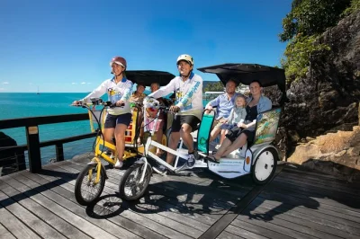 Airlie beach erleben: private tuk-tuk tour mit lokalem guide, leckere food stops und entspannte sonnenuntergangsfahrten. flexible zeiten, abholung inklusive, spaß garantiert.