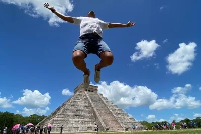 Scopri chichen itza senza folla, nuota nel cenote hubiku e sali sulla piramide di ek balam in un tour di un giorno da cancun o riviera maya. pranzo e guida inclusi.