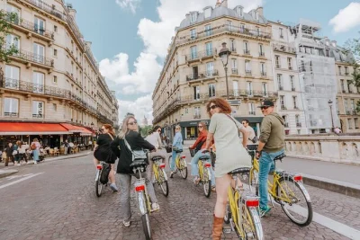 Entdecke paris mit dem fahrrad – durch marais, bastille und das quartier latin mit lokalem guide. inklusive rad, helm und leckerem café-start. jetzt platz sichern.