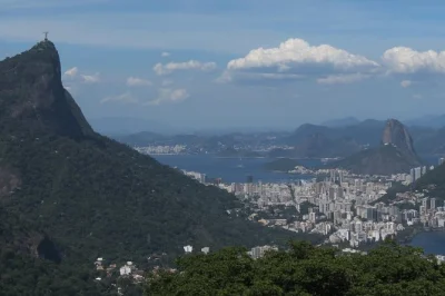 Erlebe rio de janeiro auf einer privaten tagestour ganz nach deinen wünschen – mit abholung, flexiblen stopps von copacabana bis santa teresa und einem lokalen guide.
