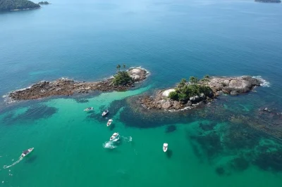 Angra dos reis: schnorcheln an den botinas-inseln, entspannen am praia do dentista und frische meeresfrüchte zum mittagessen – speedboot-tour mit allem drum und dran.