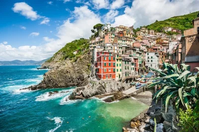 Siente la brisa marina en los pueblos de cinque terre con una excursión desde lucca, incluyendo ferry o tren, paradas flexibles y guía local.