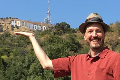 Descubra los angeles em um tour fotográfico privado — registre o letreiro de hollywood, explore a arte de melrose e prove delícias no farmers market. inclui transporte, guia local e fotos.