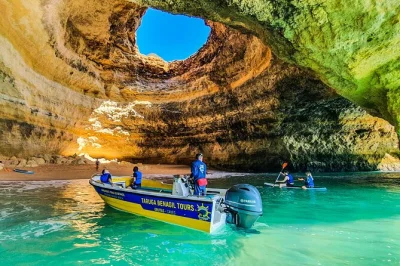 Partez de la plage de benagil pour une balade en bateau à travers les grottes de l'algarve, dont la célèbre grotte de benagil et la praia da marinha, avec des skippers sympas et un check-in facile.