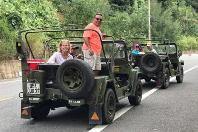 Explore as cavernas frescas da montanha marble, aviste macacos selvagens na península de son tra e admire a imponente lady buddha. inclui transporte e opção de refeição.