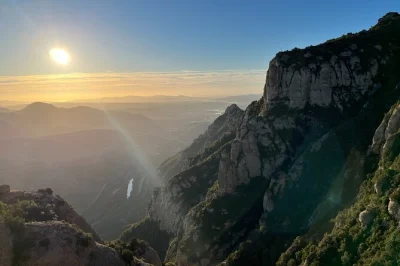 Montserrat, visite matinale de l’abbaye et de la moreneta sans la foule, randonnée tranquille en forêt, avec prise en charge depuis les hôtels de barcelone.