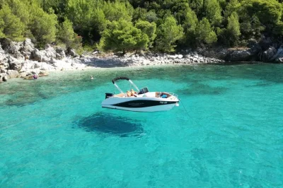 Ab dubrovnik mit privatem boot zu den elafiti-inseln, schwimmen in der blauen höhle, entspannen am sandstrand von lopud und kühle drinks an bord genießen.