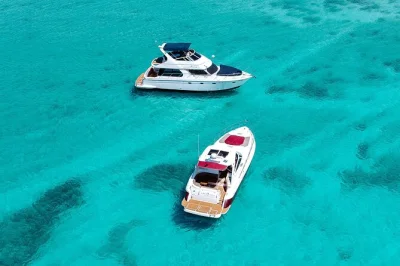 Vivi la brezza a bordo di uno yacht privato ad aruba, scegli il tuo percorso con un capitano amichevole, goditi drink, musica e tutti i comfort—con equipaggio e attrezzatura inclusi.