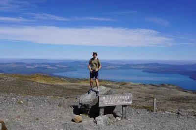 Scopri il fascino del mt tarawera con un’escursione guidata da rotorua, inclusi pick-up in hotel, viaggio in 4wd e racconti locali lungo il bordo del cratere.