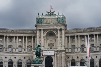 Start at minoriten church and stroll vienna’s historic heart with a local guide. see hofburg palace, spanish riding school, albertina & vienna state opera. book your spot.