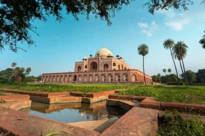Erlebe delhi an einem halben tag – humayun-mausoleum, india gate, spannende geschichten, privates auto, hotelabholung und ein guide, der die geheimnisse der stadt kennt.