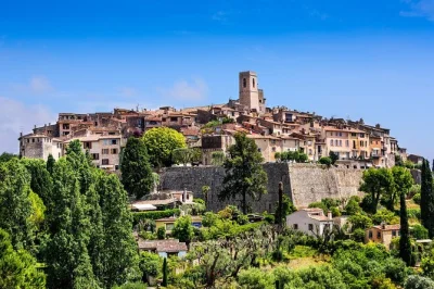 Descubra o perfume de grasse, caminhe pela croisette em cannes e explore a charmosa vila medieval de saint paul de vence neste passeio pelo interior da provence com saída de nice.