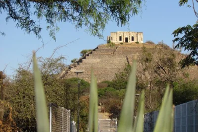 Scopri la piramide el cerrito a queretaro con una guida privata, esplora la storia tolteca e ascolta racconti sulle haciendas coloniali—ingresso incluso e visita guidata esperta.