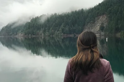 Step onto the olympic peninsula with a seattle ferry, hike rainforest trails, see wild beaches, and relax by glacier lakes—all in one guided day trip with pickup.