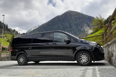 Reserve um transfer privado de carro do lago de como ou milão para interlaken ou grindelwald. relaxe com motorista profissional, parada para café e conforto porta a porta.