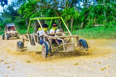 Explorez punta cana en buggy atv, nagez dans une grotte naturelle, dégustez café local et mamajuana, puis détendez-vous sur la plage de macao. navette aller-retour incluse.