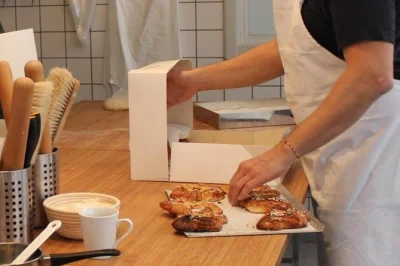 Scopri il calore di copenaghen preparando dolci danesi tradizionali con uno chef professionista. lezione pratica, pausa caffè e ricette da portare a casa incluse.