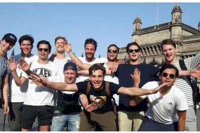 Explore mumbai desde o icônico gateway of india, conheça os dabbawalas e descubra o dhobi ghat em um tour privado flexível com guia local, lanches e transporte incluso.