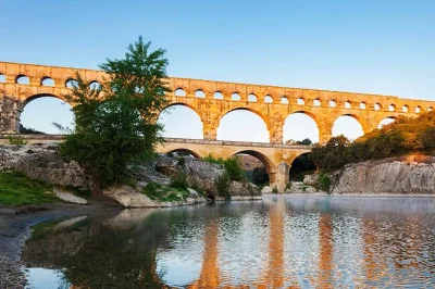 Start your provence day trip from avignon with a local guide, explore pont du gard, stroll colorful roussillon, hilltop gordes & enjoy scenic stops. includes pickup.