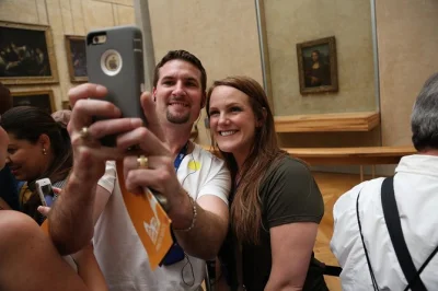 Erlebe den louvre mit reserviertem zugang und einem kunsthistoriker als guide. entdecke meisterwerke wie mona lisa & venus von milo in einer kleinen gruppe.