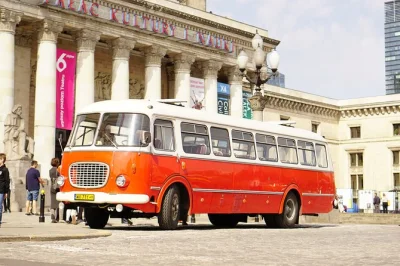 Step into warsaw’s past on a group tour in a 1980s jelcz bus, with hotel pickup, live local guide, old town walks, and drinks included—history comes alive.