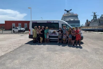 Découvrez les cénotes du yucatán, les secrets du sel maya, puis détendez-vous dans une maison de plage privée avec repas et boissons locales. prise en charge incluse.