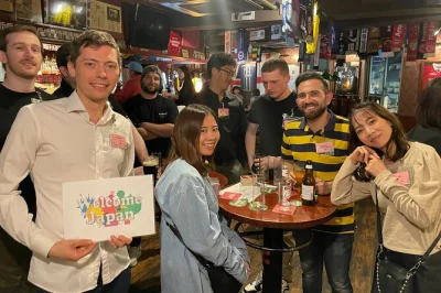 Comece sua noite em shibuya, tóquio, com uma festa perfeita para quem está sozinho, drinks à vontade e jogos de mesa descontraídos. conheça locais, entre em grupos e aproveite o clima relaxado.