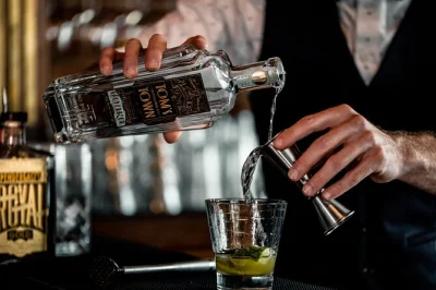 Step behind the bar in kansas city, mixing bourbon, gin & vodka cocktails with tom’s town experts. includes hands-on class, three drinks & cheese board.
