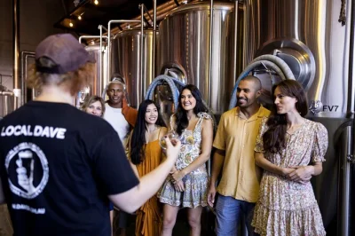 Descubre la vibrante escena cervecera de sydney con un guía local, prueba cervezas artesanales, conoce a los maestros cerveceros y disfruta de acceso exclusivo con transporte en minivan.