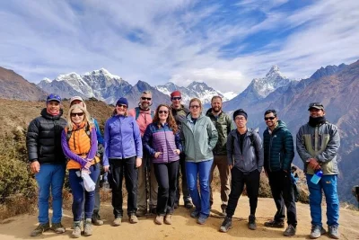 Parti per un trekking guidato all’everest base camp con esperti locali, scopri namche bazaar e vivi la cultura sherpa. include voli, permessi e portatori.