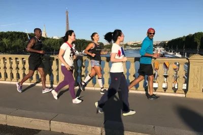 Erlebe paris beim joggen am frühen morgen: grand palais, tuileriengarten und pont des arts mit lokalem guide. inklusive wasser, snack und fotopausen.