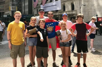 Découvrez nyc à travers plus de 40 lieux de tournage de films de super-héros avec un guide acteur local, profitez d’un bus confortable et de pauses rapides aux spots emblématiques.