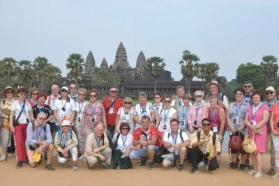 Scopri angkor wat, angkor thom e ta prohm in un giorno con guida locale. trasporto, pick-up in hotel e acqua inclusi. prenota ora il tuo tour dei templi di siem reap.