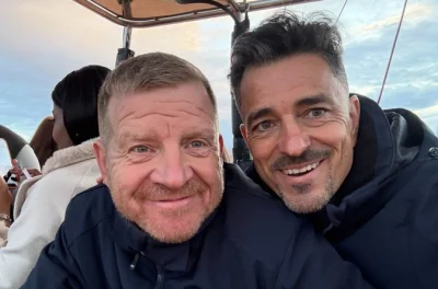 Disfruta un vuelo en globo al amanecer sobre marrakech con pilotos alemanes, vistas panorámicas del atlas y un desayuno local recién hecho. incluye traslado, certificado y bebidas.