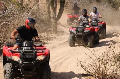 Vivi l’emozione di un tour privato in atv vicino a cabo san lucas, scopri il “secondo arco”, percorri sentieri di montagna e gusta quesadillas con una guida locale. include il trasferimento.