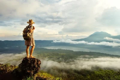 Erlebe den mount batur sonnenaufgang auf bali mit privatem guide, frühstück aus vulkanischem dampf und entspanne in natürlichen heißen quellen – inkl. hoteltransfer.