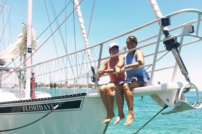 Découvrez key west en voile et snorkeling sur le seul récif corallien vivant d’amérique du nord. petit groupe, boissons incluses, guide local et tout le matériel fourni. réservez vite !