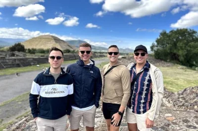 Vivi l’energia antica di teotihuacan, assaggia pulque, tequila e mezcal e fai colazione in una grotta. include pickup in hotel, guida certificata e biglietti d’ingresso.