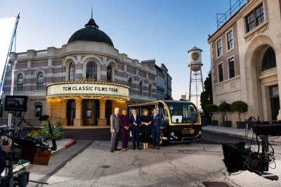 Explore os bastidores da warner bros. em hollywood com o tour clássico tcm, guiado por apaixonados por cinema, com acesso exclusivo e recepção de boas-vindas inclusa.