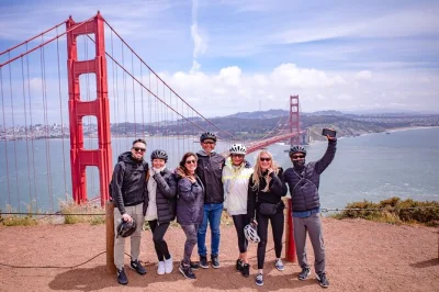 San francisco erleben: mit dem e-bike über die golden gate bridge, durch haight-ashbury & golden gate park cruisen und ein leckeres gebäck genießen – inklusive helm & bike.