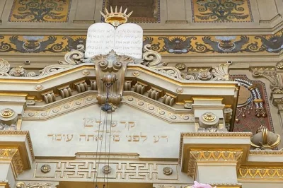 Erkunde roms jüdisches ghetto mit einer lokalen begleitung, besuche die große synagoge & das museum – tickets inklusive, kleine gruppe.